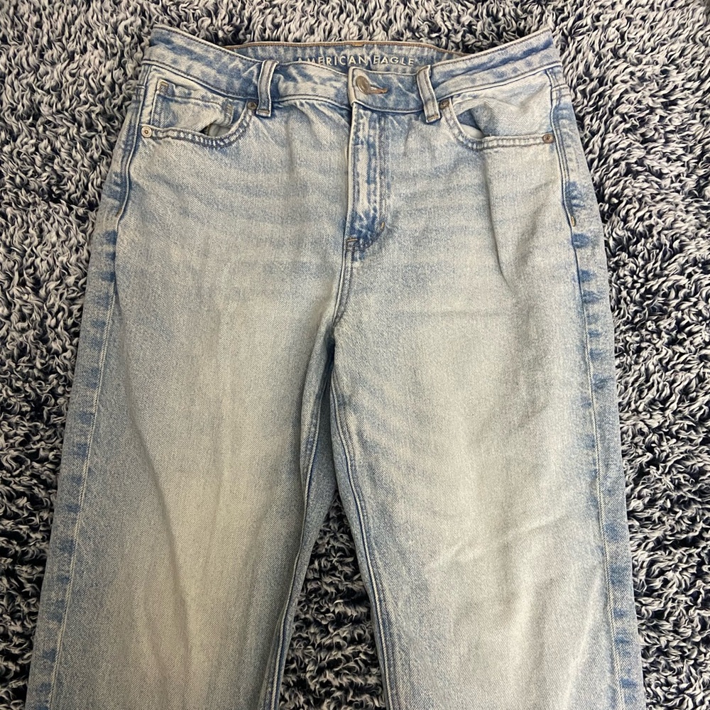 American Eagle Strigid mom jeans